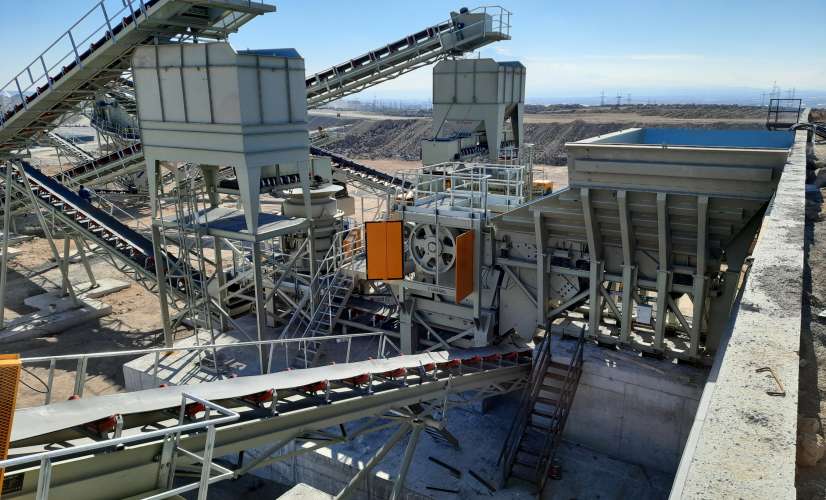 2023 YILININ İLK AYLARINDA DEVREYE ALINAN GRANİT KIRMA ELEME TESİSİMİZ 300 TON/SAAT KAPASİTE İLE AGREGA ÜRETİMİNE DEVAM EDİYOR.
